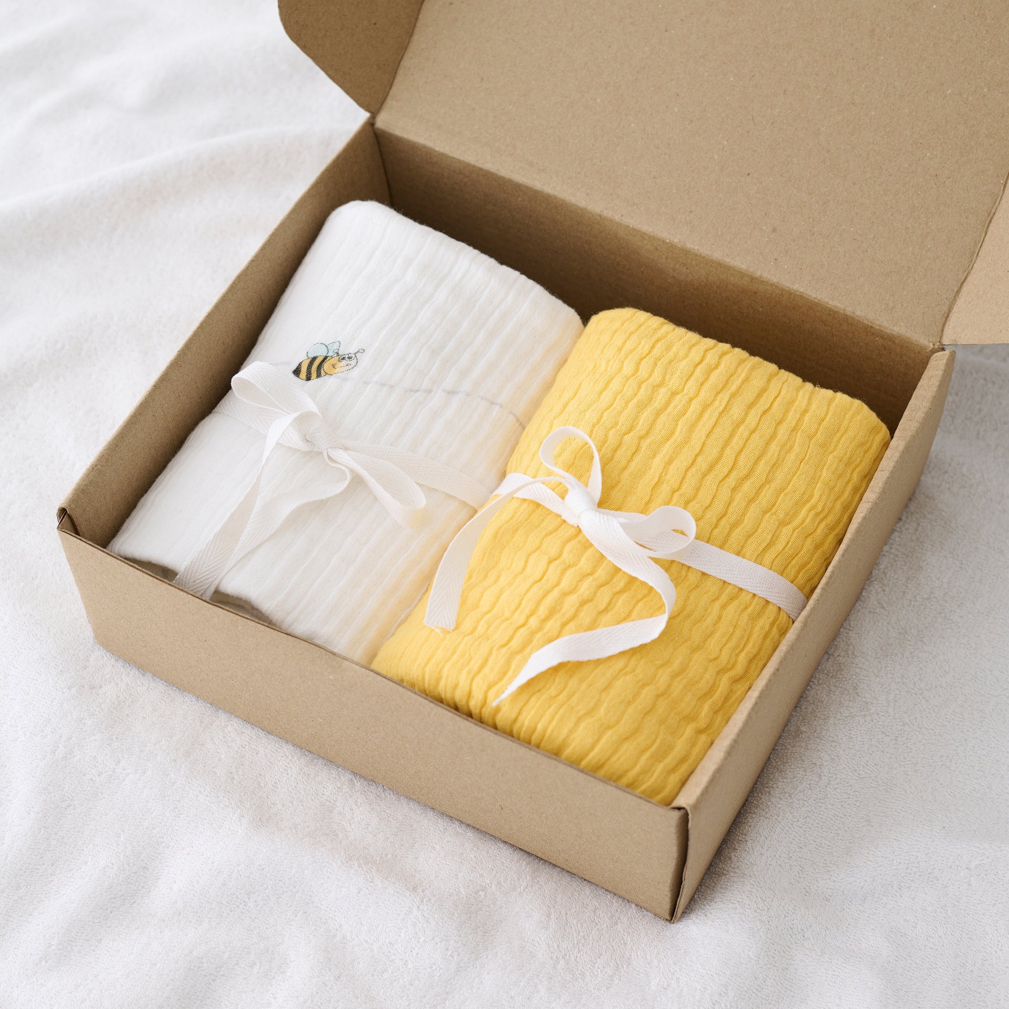 Bee-Loved Baby bath towel - set of 2 - Attires