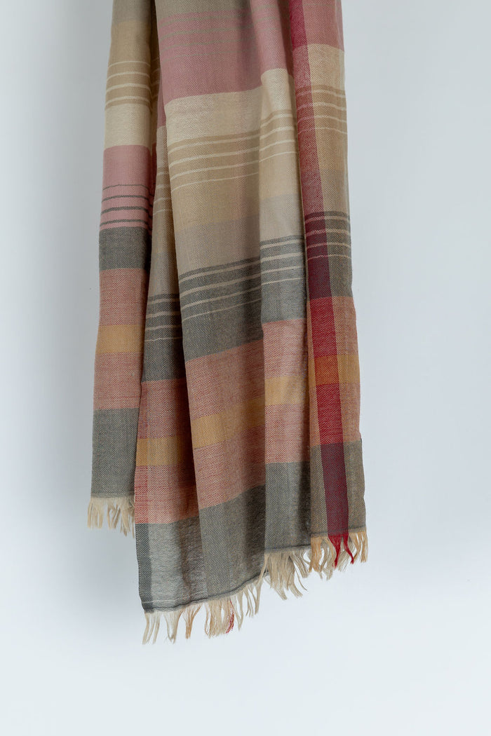 Royal Woollen Elegance: Luxe Scarves in Earth colours - Attires