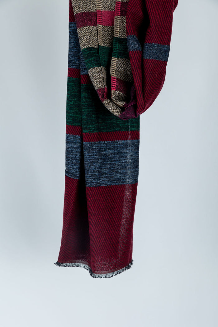 Royal Woollen Elegance: Luxe Scarves in Red and Blue - Attires