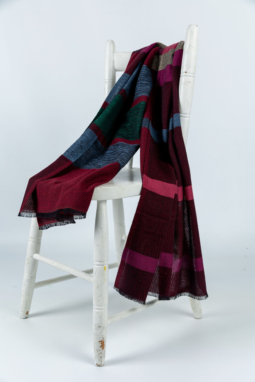 Royal Woollen Elegance: Luxe Scarves in Red and Blue - Attires